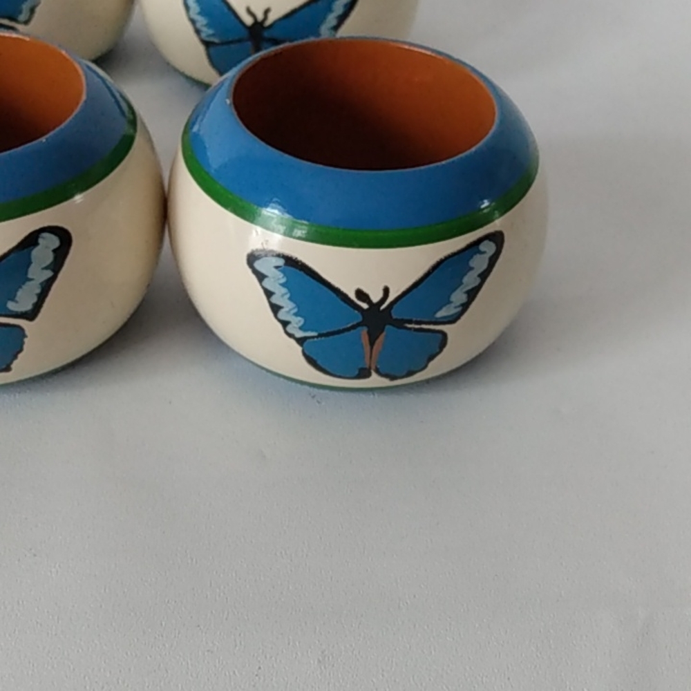 Pimpernel hand-painted Poplar wood butterfly napkin rings - Picture 4 of 7